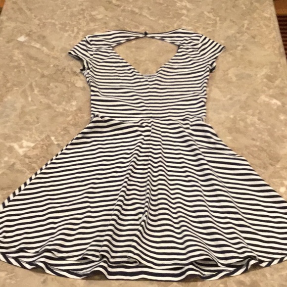 American Eagle white striped mini dress with back cutout, xxs. - Picture 2 of 4